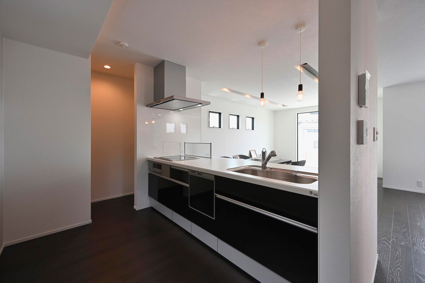 サブライムホーム（SUBLIME HOME） 【本体価格2857万円/間取図あり】ホテルライクなビルトインガレージのある3階建て。狭小地でも開放的に！の建築実例画像9