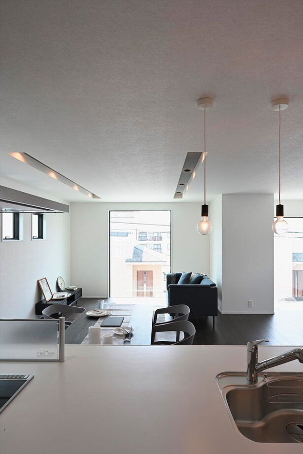 サブライムホーム（SUBLIME HOME） 【本体価格2857万円/間取図あり】ホテルライクなビルトインガレージのある3階建て。狭小地でも開放的に！の建築実例画像11