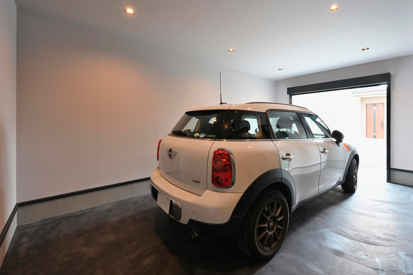 サブライムホーム（SUBLIME HOME） 【本体価格2857万円/間取図あり】ホテルライクなビルトインガレージのある3階建て。狭小地でも開放的に！の建築実例画像16