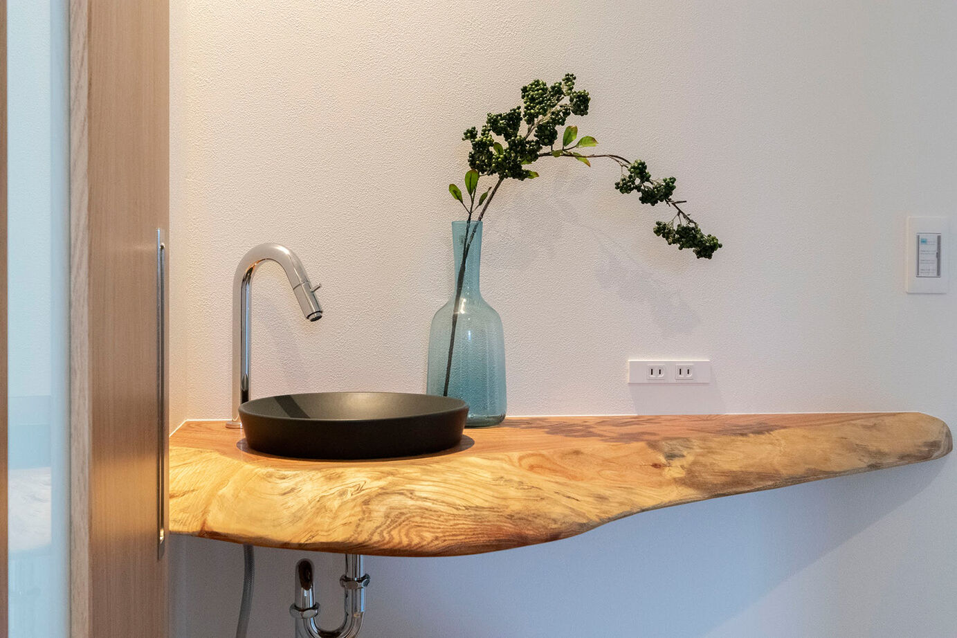 サブライムホーム（SUBLIME HOME） 【本体価格2178万円/間取図あり】全館空調で快適！天然石の壁が室内外をつなぐ、クラフトスタイルの住まいの建築実例画像12