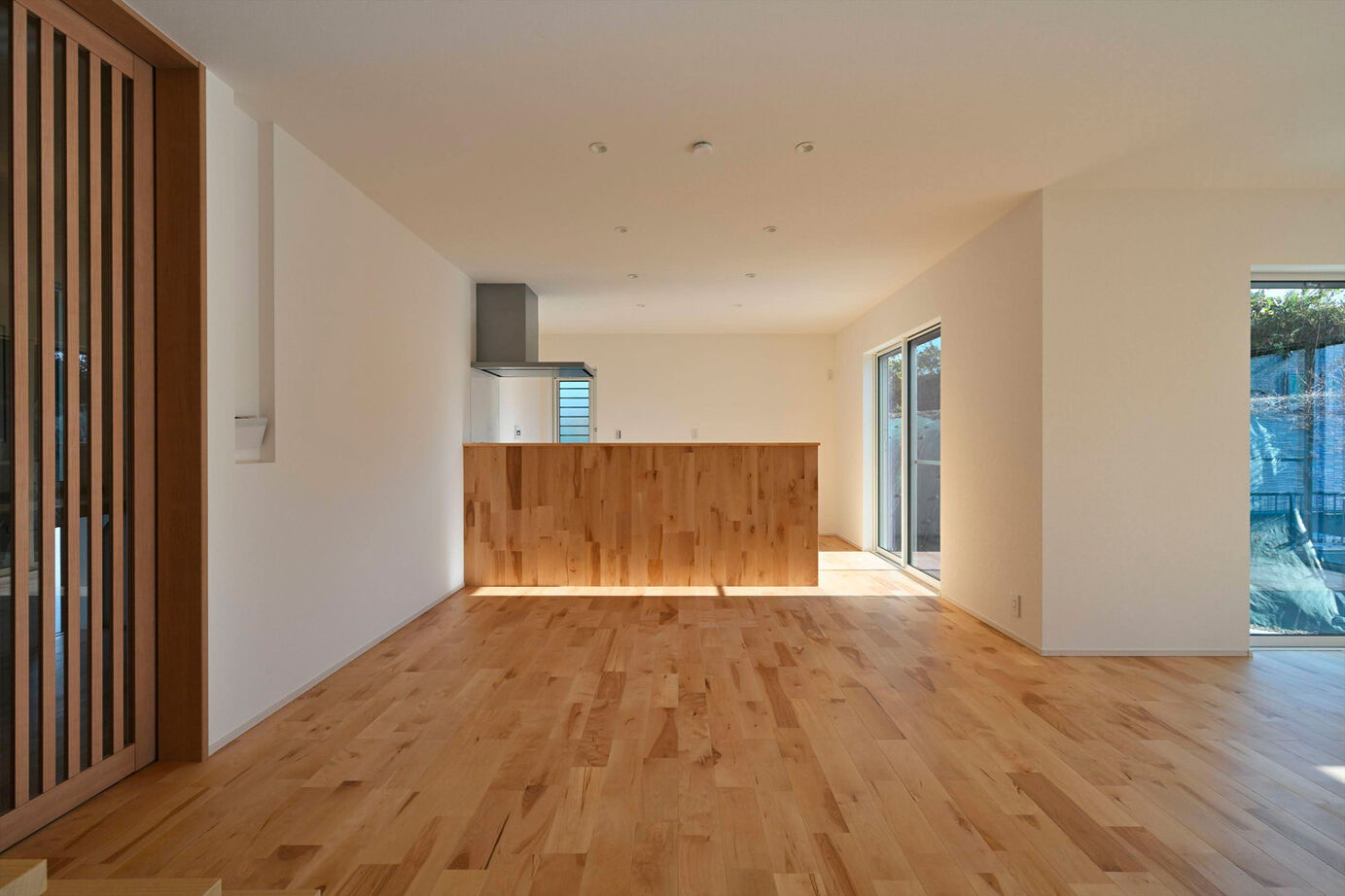 サブライムホーム（SUBLIME HOME） 【本体価格2132万円/間取図あり】白×木のコンビネーションで爽やかに。23畳のLDKに光あふれる住まいの建築実例画像2