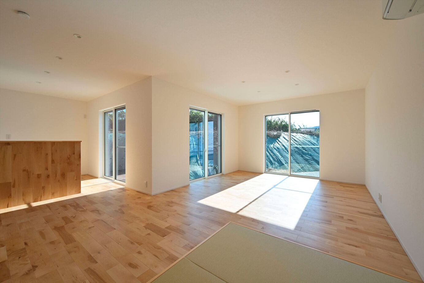 サブライムホーム（SUBLIME HOME） 【本体価格2132万円/間取図あり】白×木のコンビネーションで爽やかに。23畳のLDKに光あふれる住まいの建築実例画像3