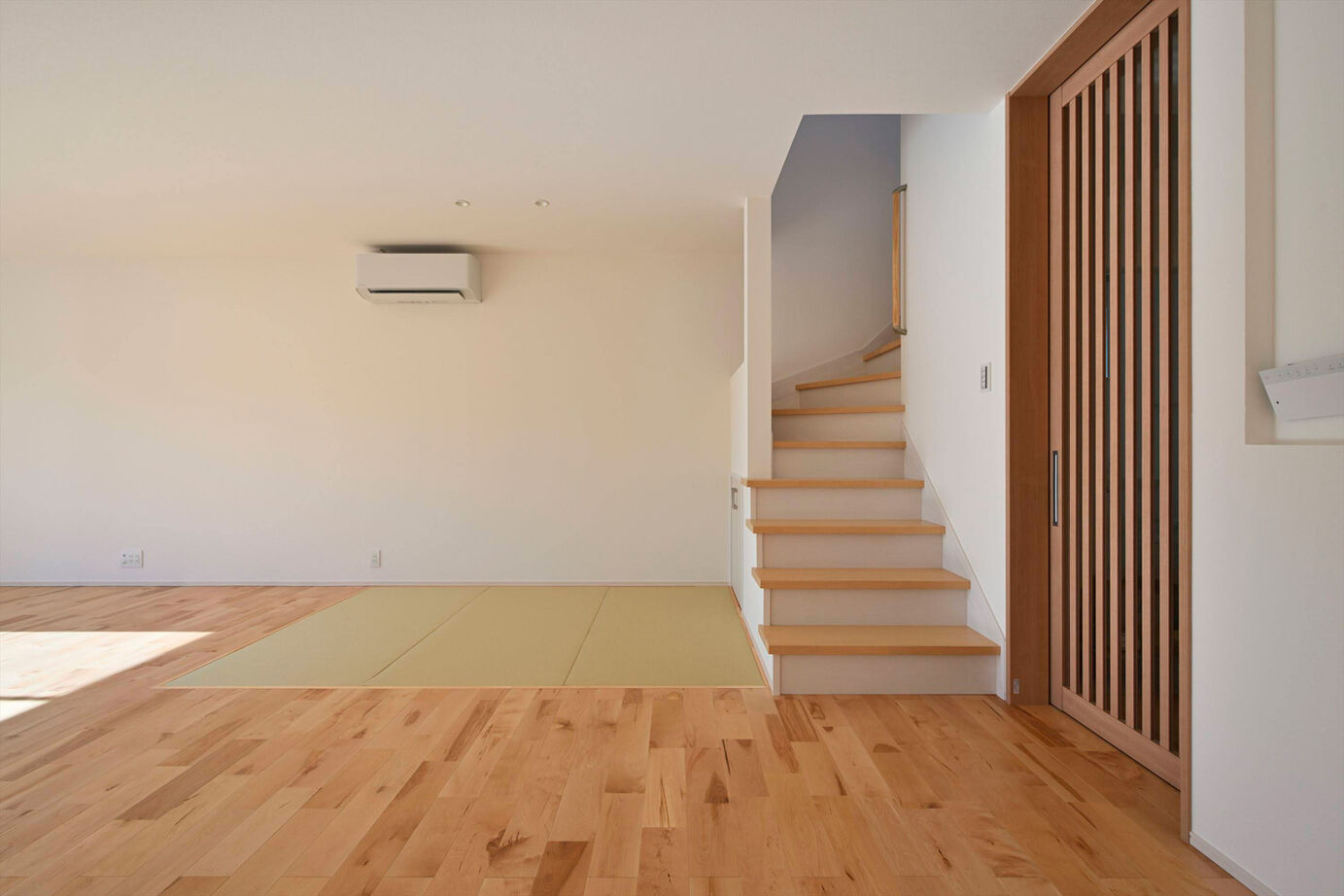 サブライムホーム（SUBLIME HOME） 【本体価格2132万円/間取図あり】白×木のコンビネーションで爽やかに。23畳のLDKに光あふれる住まいの建築実例画像5