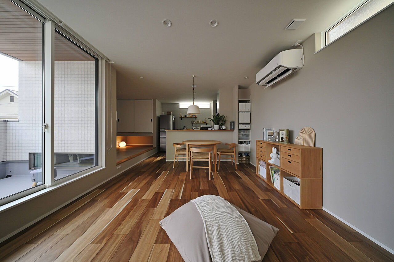 サブライムホーム（SUBLIME HOME） 【本体価格3188万円/間取図あり】ホワイトタイルが美しいビルトインガレージハウス。陽がいっぱいの2階LDKの建築実例画像2