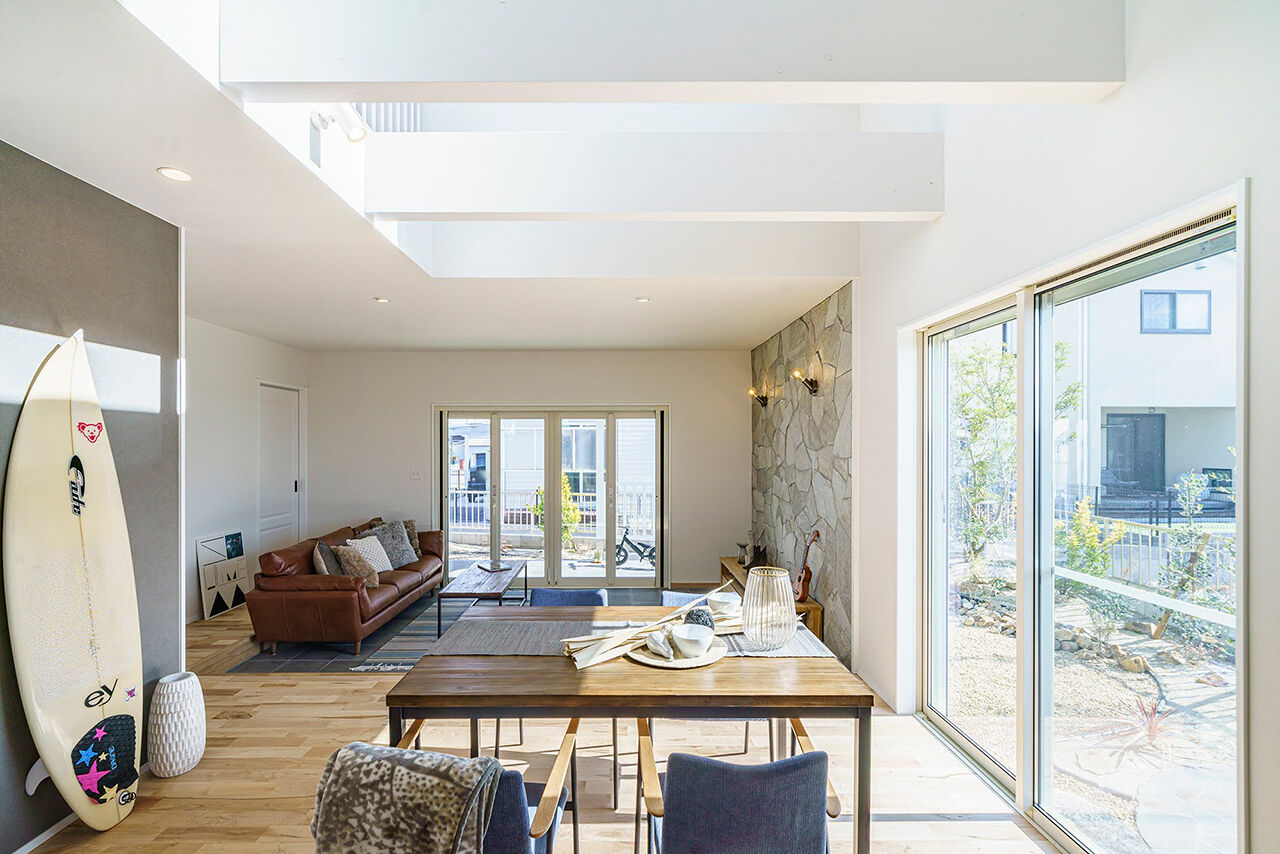 サブライムホーム（SUBLIME HOME） 【本体価格2288万円/間取図あり】屋内外がつながり、自然を身近に感じる家。シックなカリフォルニアハウスの建築実例画像3