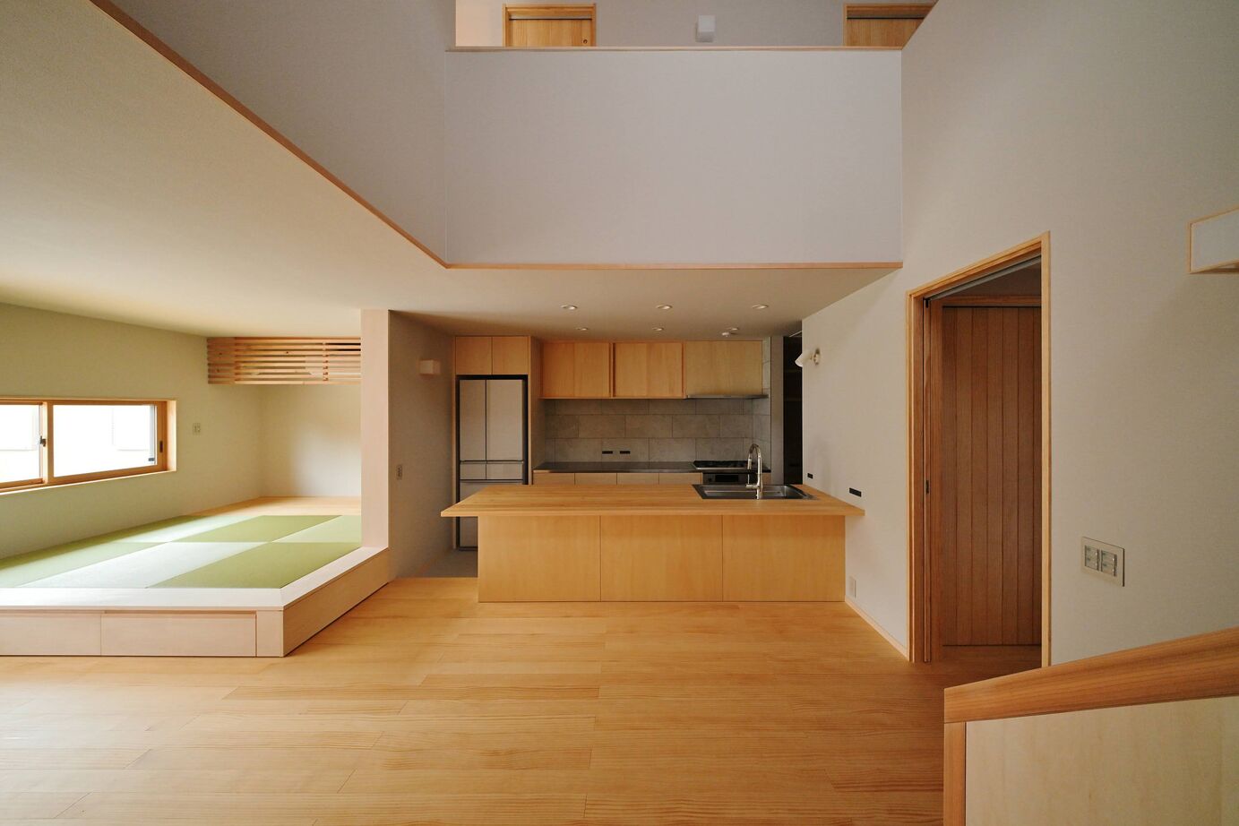 サブライムホーム（SUBLIME HOME） 【建築家×木の家/2階建て/和モダン】小上がりの和室まで一体になった大空間LDK。の建築実例画像3