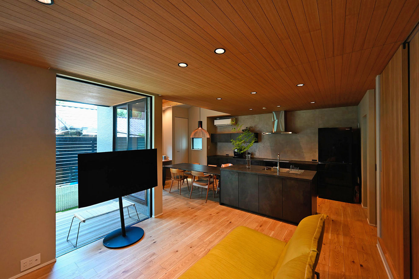 サブライムホーム（SUBLIME HOME） 【本体価格2652万円】黒いタイルの床、吹抜けに塗り壁。和モダンデザインと、家事や育児がしやすいプランの建築実例画像5