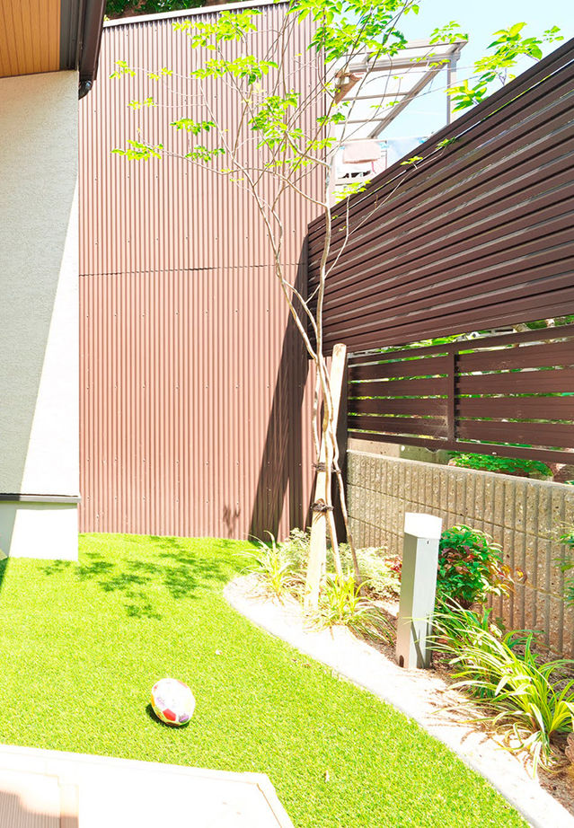 サブライムホーム（SUBLIME HOME） 【本体価格2652万円】黒いタイルの床、吹抜けに塗り壁。和モダンデザインと、家事や育児がしやすいプランの建築実例画像13