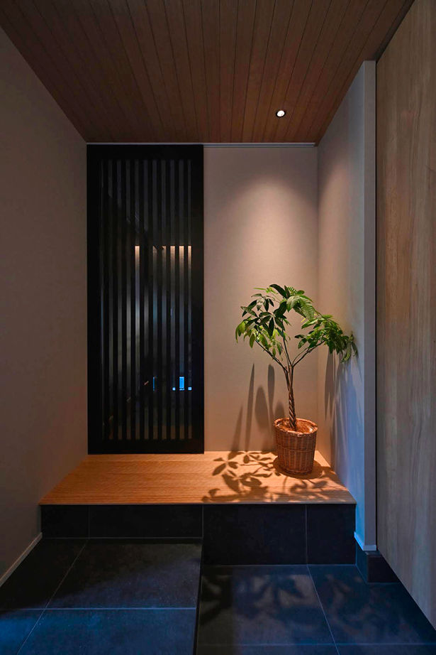 サブライムホーム（SUBLIME HOME） 【本体価格2652万円】黒いタイルの床、吹抜けに塗り壁。和モダンデザインと、家事や育児がしやすいプランの建築実例画像16