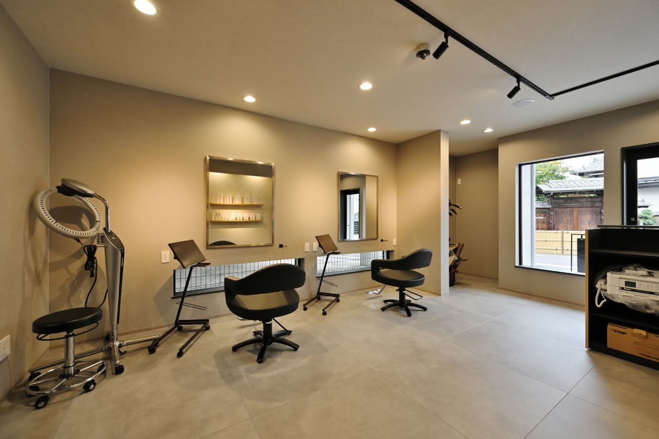 サブライムホーム（SUBLIME HOME） 【本体価格2998万円/間取図あり】落ち着く空間で癒しを提供するプライベートサロン。美容室兼住宅の建築実例画像2