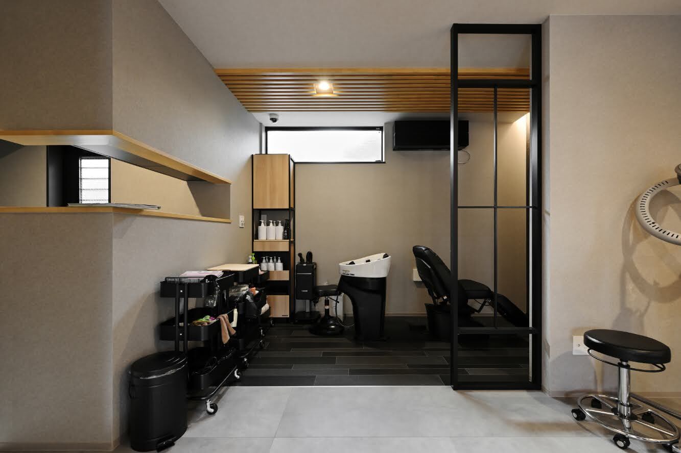 サブライムホーム（SUBLIME HOME） 【本体価格2998万円/間取図あり】落ち着く空間で癒しを提供するプライベートサロン。美容室兼住宅の建築実例画像4