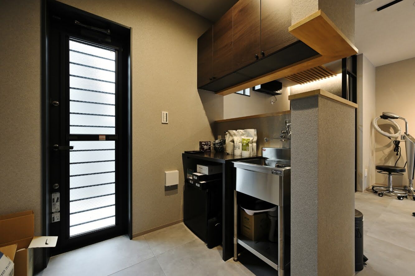 サブライムホーム（SUBLIME HOME） 【本体価格2998万円/間取図あり】落ち着く空間で癒しを提供するプライベートサロン。美容室兼住宅の建築実例画像6