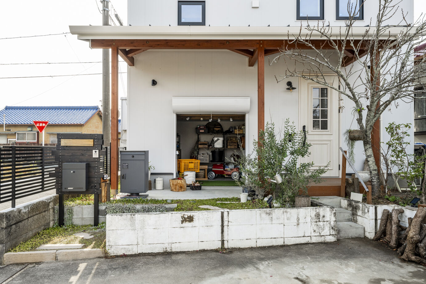 村越建設／BinO東三河 【豊橋市｜1835万円×28.9坪】夫婦とわんこ。仲良く暮らす屋上庭園付スキップフロアの家の建築実例画像2