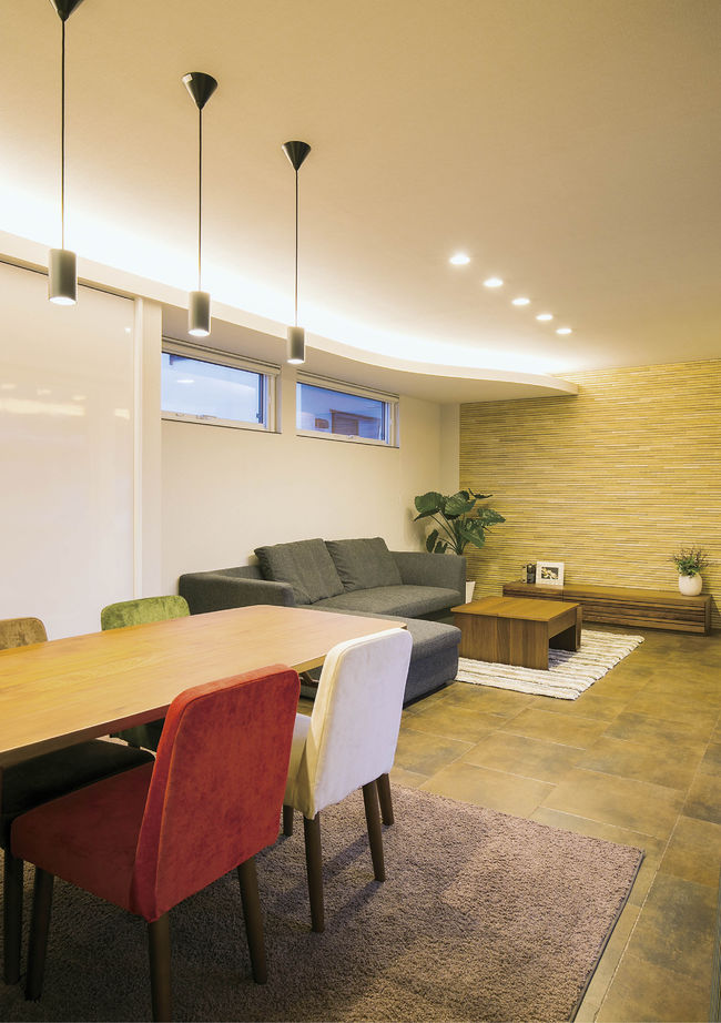 アーキテックプランニング 【2000～2499万円/間取図有/3LDK】中庭に面して開口が連続。内と外が一体となった家の建築実例画像2