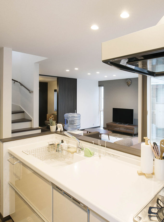 アーキテックプランニング 【2026万円/間取図有/4LDK】 テラスを囲む明るい開放感　ぐるりと回る回遊式で機能的の建築実例画像4