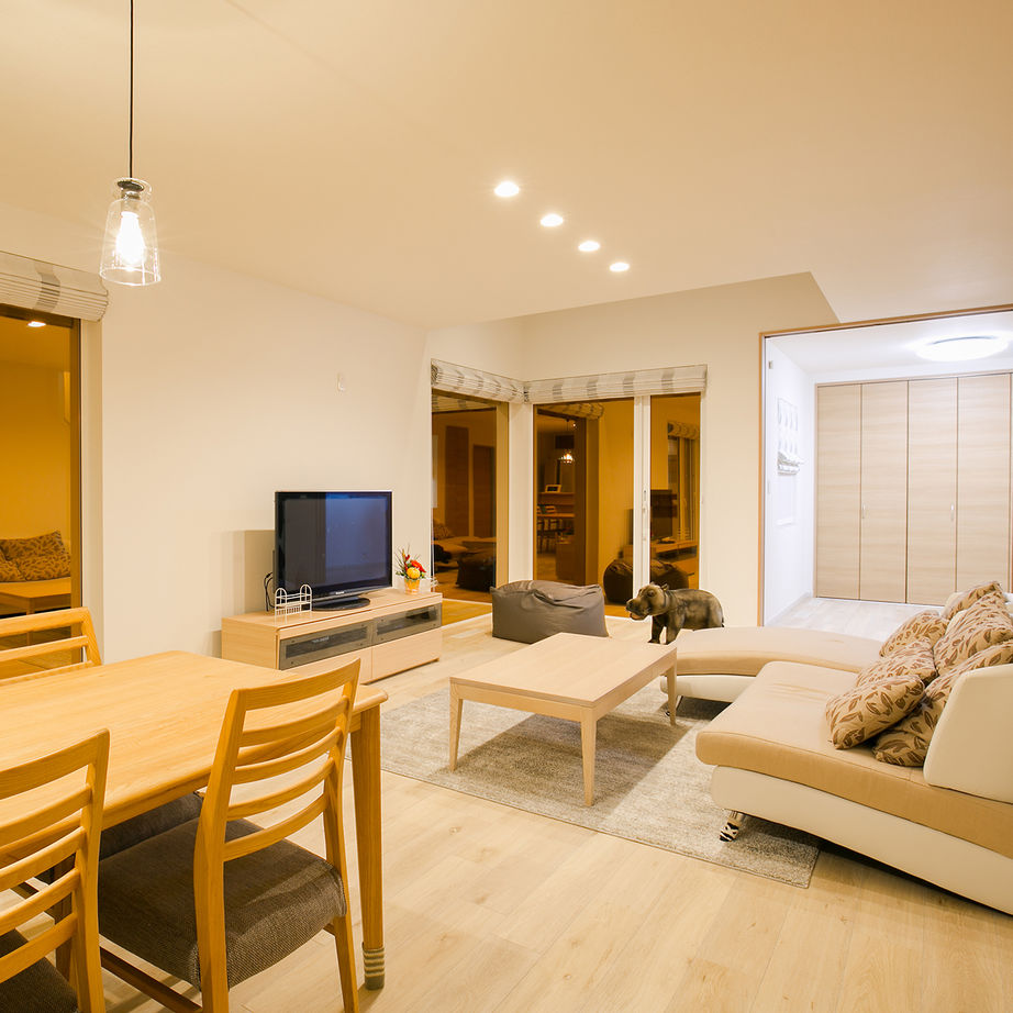 アーキテックプランニング 【1964万円/間取図有/4LDK】開放的な吹抜けリビング、機能性、デザイン性に優れたキッチンの建築実例画像5