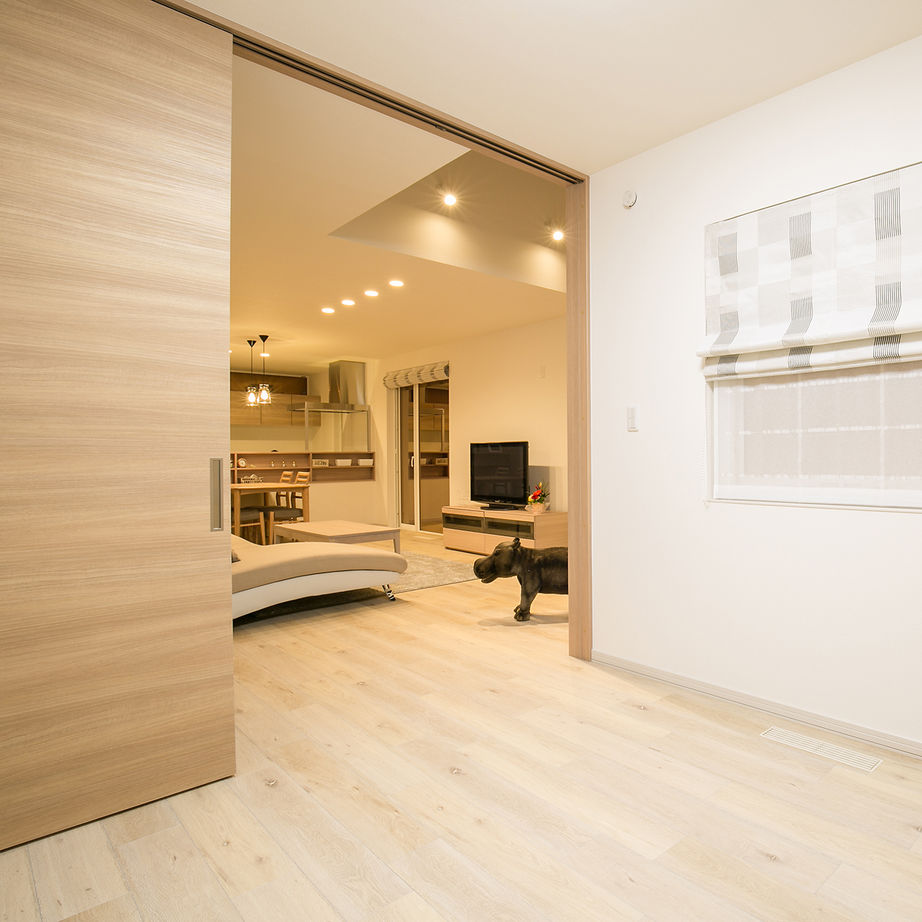 アーキテックプランニング 【1964万円/間取図有/4LDK】開放的な吹抜けリビング、機能性、デザイン性に優れたキッチンの建築実例画像6