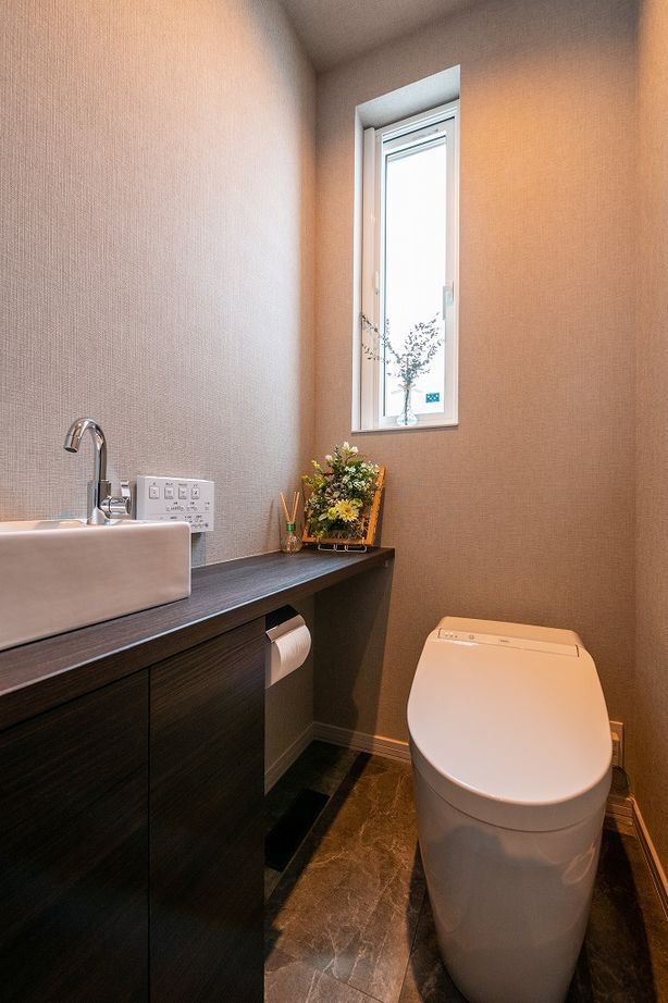 アーキテックプランニング 【2000～2499万円/間取図有/5LDK/二世帯住宅】ハイ天井やスキップフロア、6人で暮らす程よい距離感の住まいの建築実例画像7