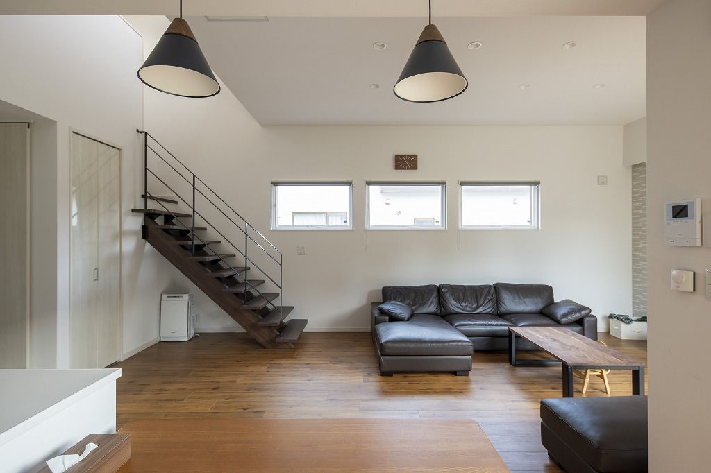 アーキテックプランニング 【2000～2499万円/間取有/4LDK】大きな窓から光がダイニングキッチンに降り注ぐ。収納豊富で使い勝手も抜群の建築実例画像3