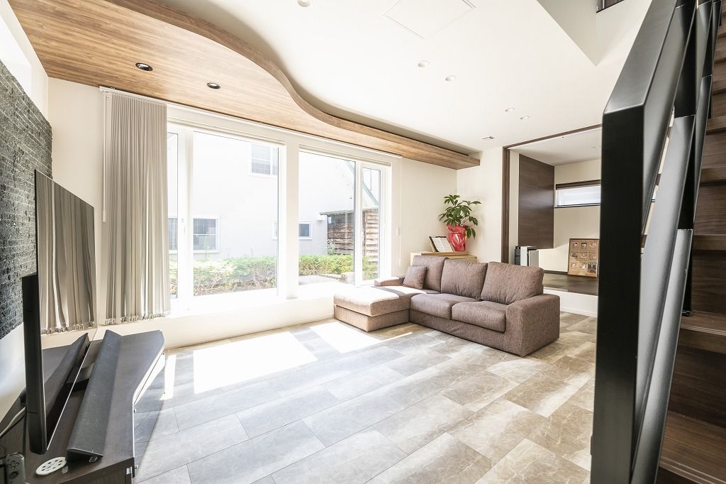 アーキテックプランニング 【2000～2499万円/間取図有/4LDK】曲線と直線が美しい。スキップフロア等随所にこだわりを詰め込んだ住まいの建築実例画像4