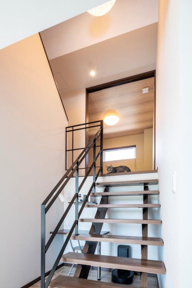 アーキテックプランニング 【2500～2999万円/間取図有/4LDK】中二階や蔵、愛猫と暮らす工夫の詰まった組込車庫のある住まいの建築実例画像2