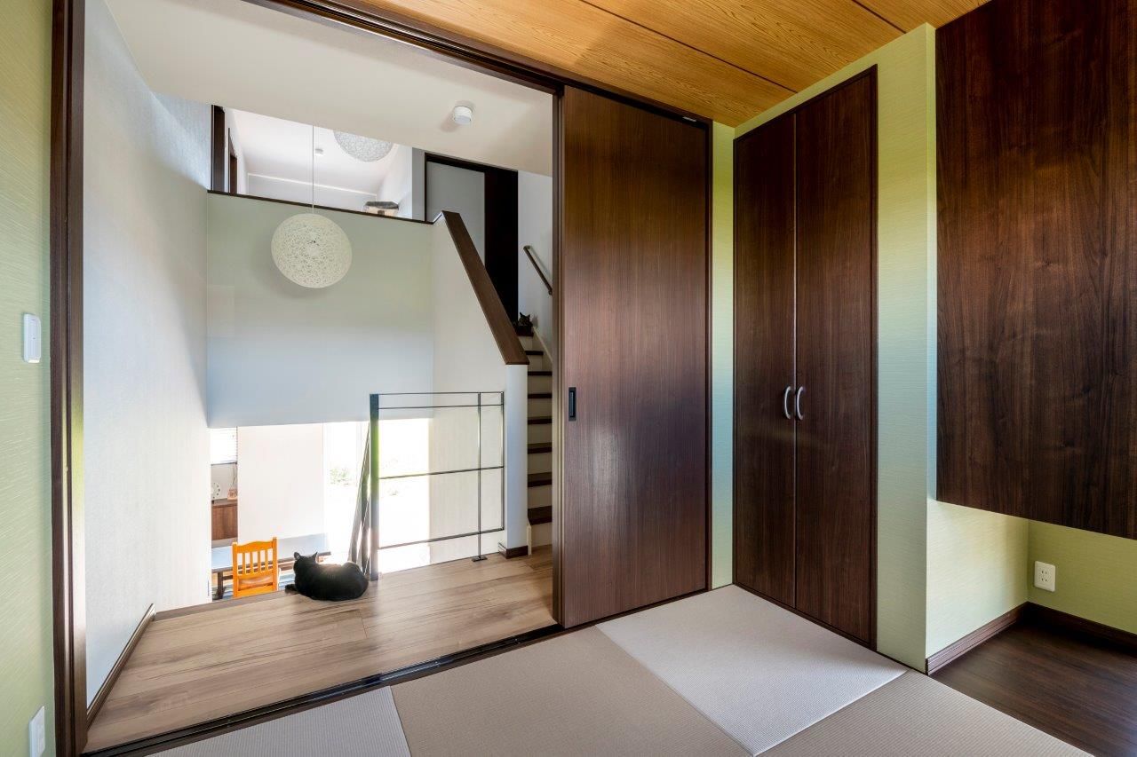 アーキテックプランニング 【2500～2999万円/間取図有/4LDK】中二階や蔵、愛猫と暮らす工夫の詰まった組込車庫のある住まいの建築実例画像3