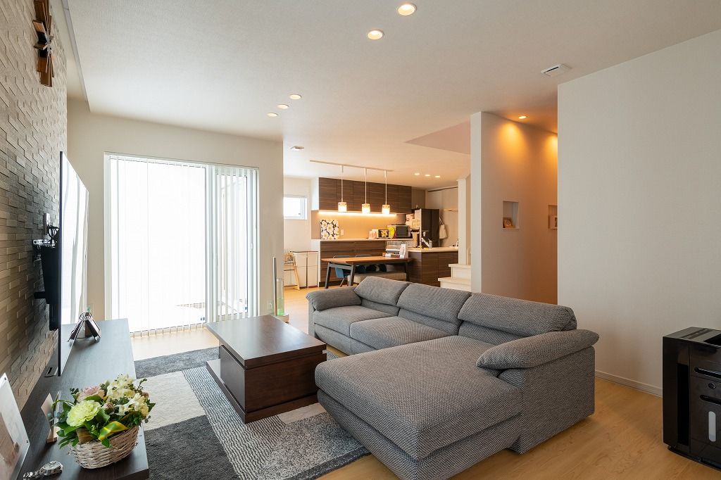 アーキテックプランニング 【2500～2999万円/間取有/4LDK】ファミリーライブラリーや書斎、サンルーム等こだわりも実現した注文住宅の建築実例画像3