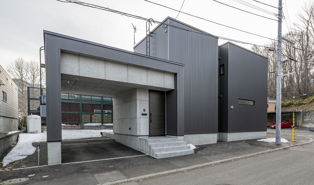 アーキテックプランニング 【2500～2999万円/間取図有/4LDK】天井高3ｍのリビング。快適なカーライフを叶えるカーポートのある住まいの建築実例画像10