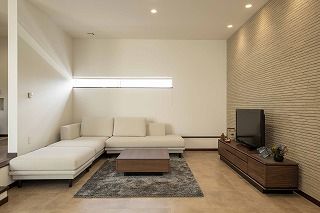 アーキテックプランニング 【2500～2999万円/間取図有/4LDK】こだわりの外観は白と茶のカラーがアクセント。窓の配置もデザインにの建築実例画像2