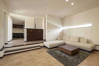 アーキテックプランニング 【2500～2999万円/間取図有/4LDK】こだわりの外観は白と茶のカラーがアクセント。窓の配置もデザインにの建築実例画像4