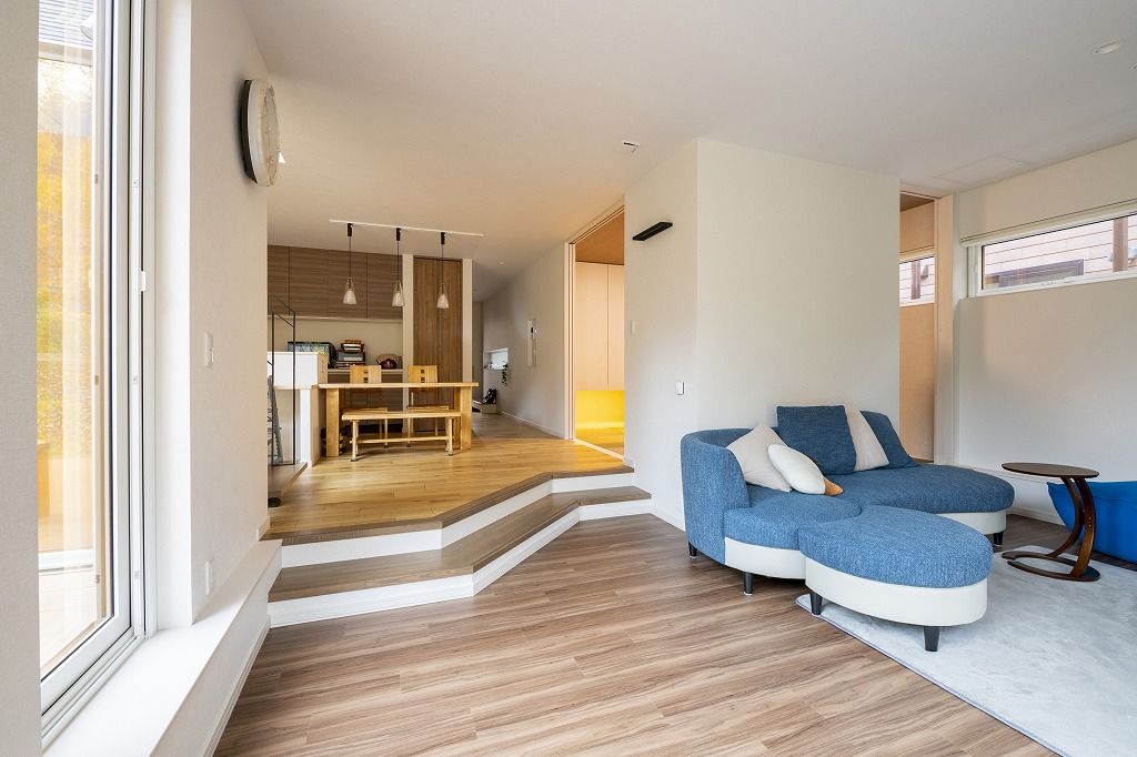 アーキテックプランニング 【2500～2999万円/間取図有/4LDK】スキップフロアで空間を程よくゾーニング。大開口窓から景色を楽しむ家の建築実例画像4