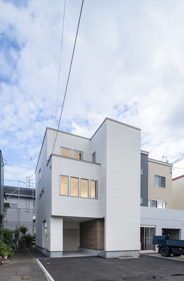 アーキテックプランニング 【3500～3999万円/間取図有/5LDK以上】かっこいいナチュラルを実現。個性を活かした3階建て住宅の建築実例画像1