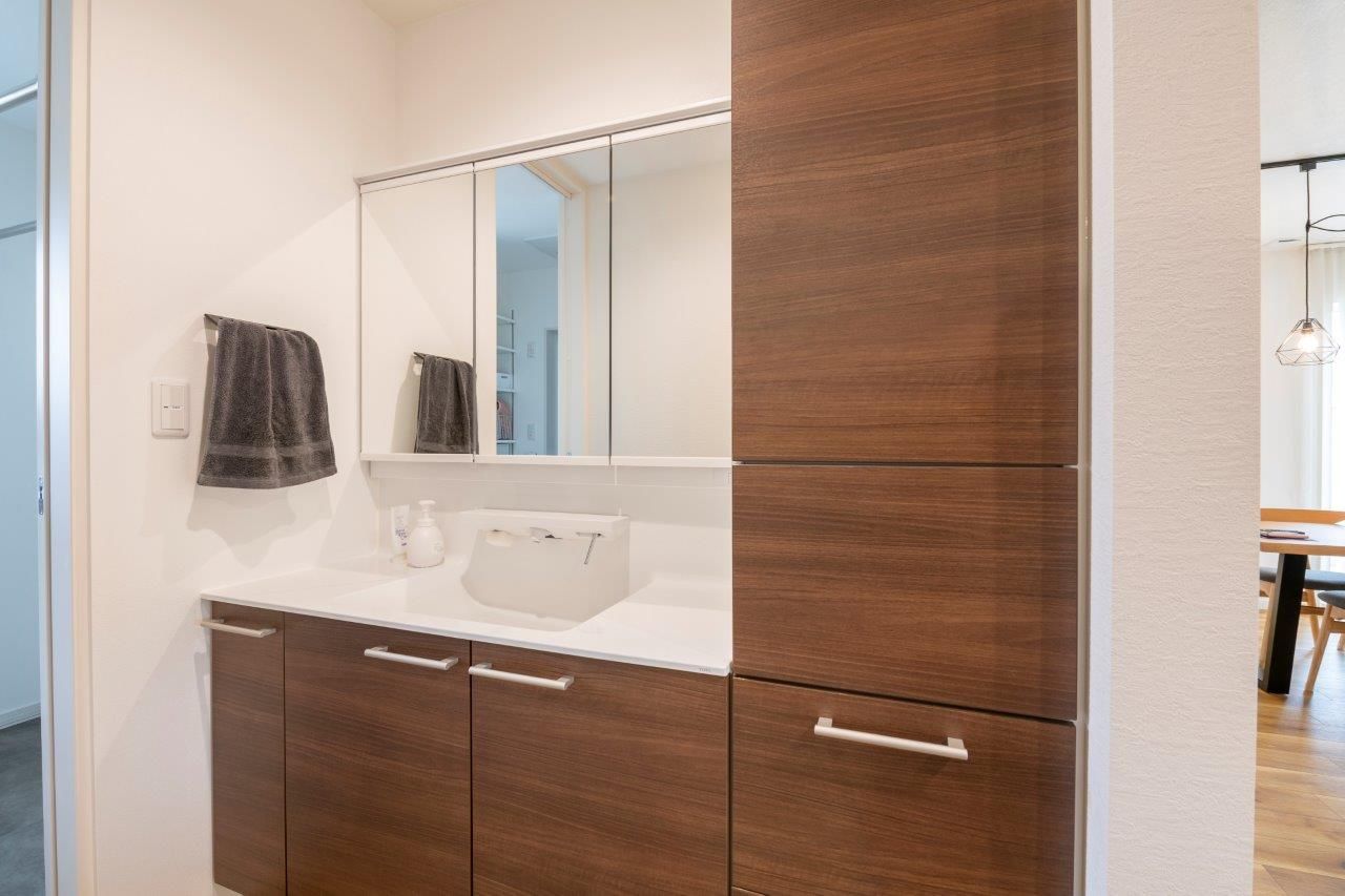 アーキテックプランニング 【2000～2499万円/間取図有/4LDK】家族の気配を感じられるLDK。天井高3mの広々リビングも見どころの建築実例画像9