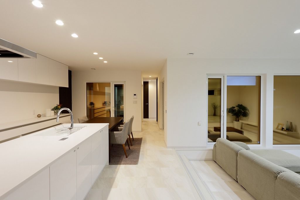 アーキテックプランニング 【2500～2999万円/間取図有/4LDK/平屋】デザインも性能も妥協しない。中庭から光がたっぷり降り注ぐ住まいの建築実例画像1