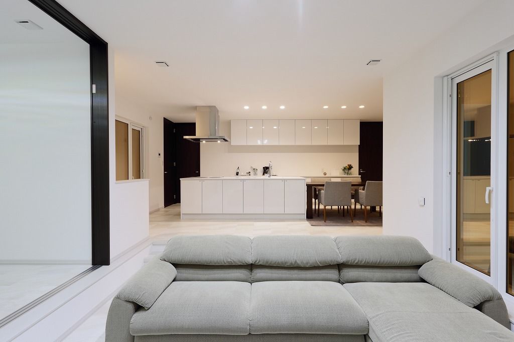 アーキテックプランニング 【2500～2999万円/間取図有/4LDK/平屋】デザインも性能も妥協しない。中庭から光がたっぷり降り注ぐ住まいの建築実例画像2