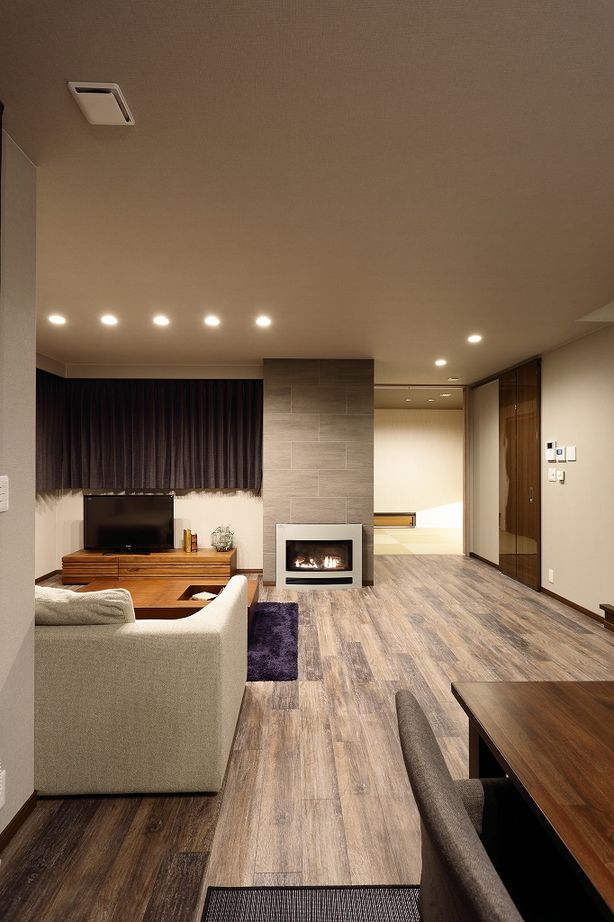 アーキテックプランニング 【2500～2999万円/間取図有/4LDK】暖炉風のストーブやデザイン和室、高級感を感じる空間の建築実例画像4