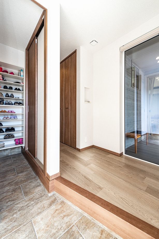 アーキテックプランニング 【2500～2999万円/間取図有/3LDK】印象的な立体凹凸外観デザインが魅力。快適空間を充実させた住まいの建築実例画像2