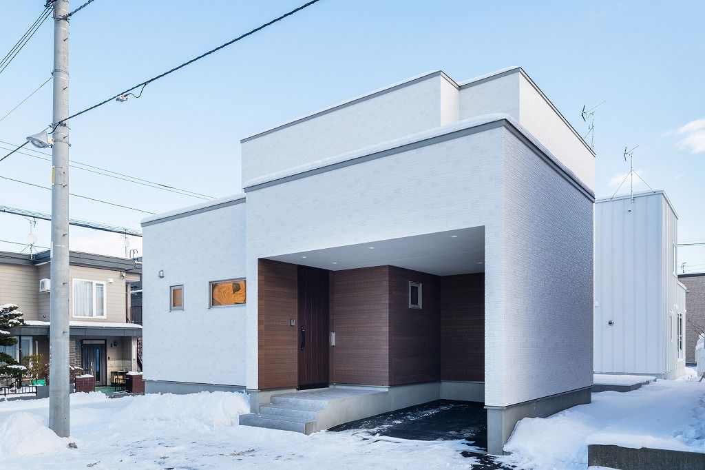 アーキテックプランニング 【2500～2999万円/間取図有/3LDK】吹き抜けやトリプルサッシの大きな窓、オープンスペースのある開放的な家の建築実例画像2