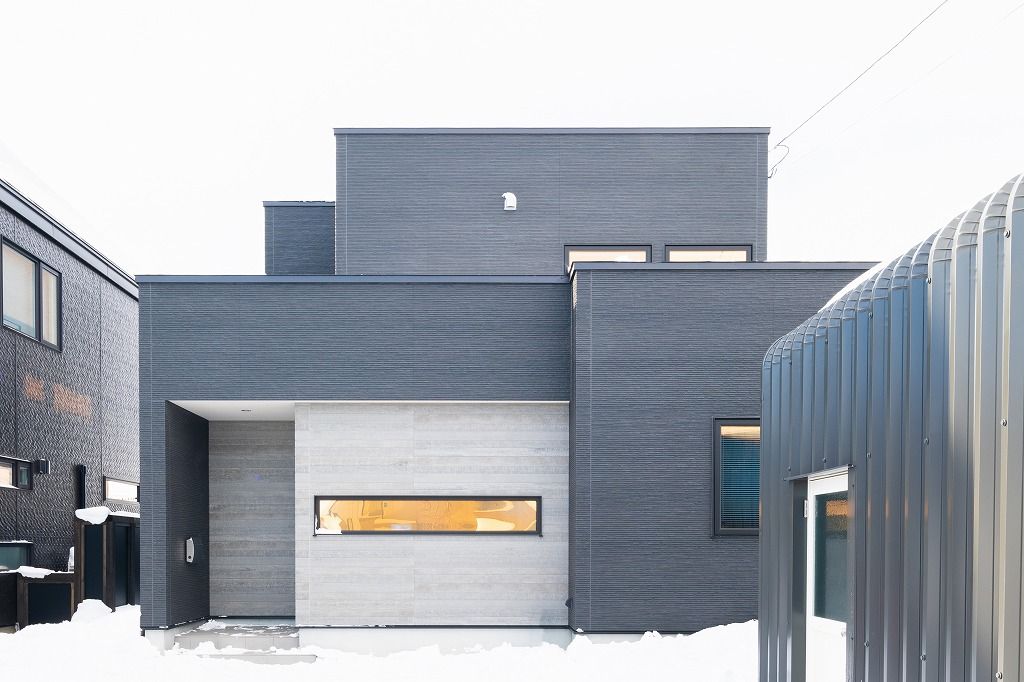 アーキテックプランニング 【2500～2999万円/間取図有/4LDK/事務所兼住宅】事務所スペースも実現した広々LDK24帖のシンプルモダンな家の建築実例画像2