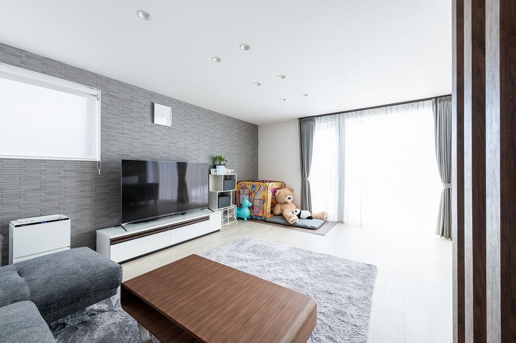 アーキテックプランニング 【2500～2999万円/間取図有/4LDK/事務所兼住宅】事務所スペースも実現した広々LDK24帖のシンプルモダンな家の建築実例画像4