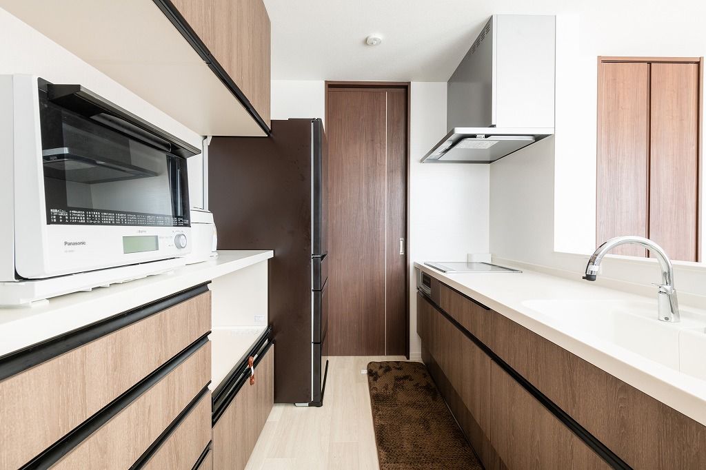 アーキテックプランニング 【2500～2999万円/間取図有/4LDK/事務所兼住宅】事務所スペースも実現した広々LDK24帖のシンプルモダンな家の建築実例画像6