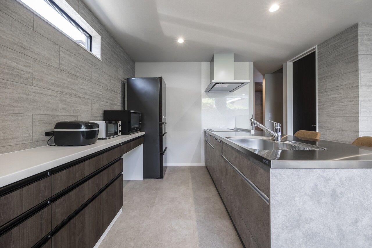 アーキテックプランニング グレートーンでまとめられた質感の美しさが際立つ住まいの建築実例画像3