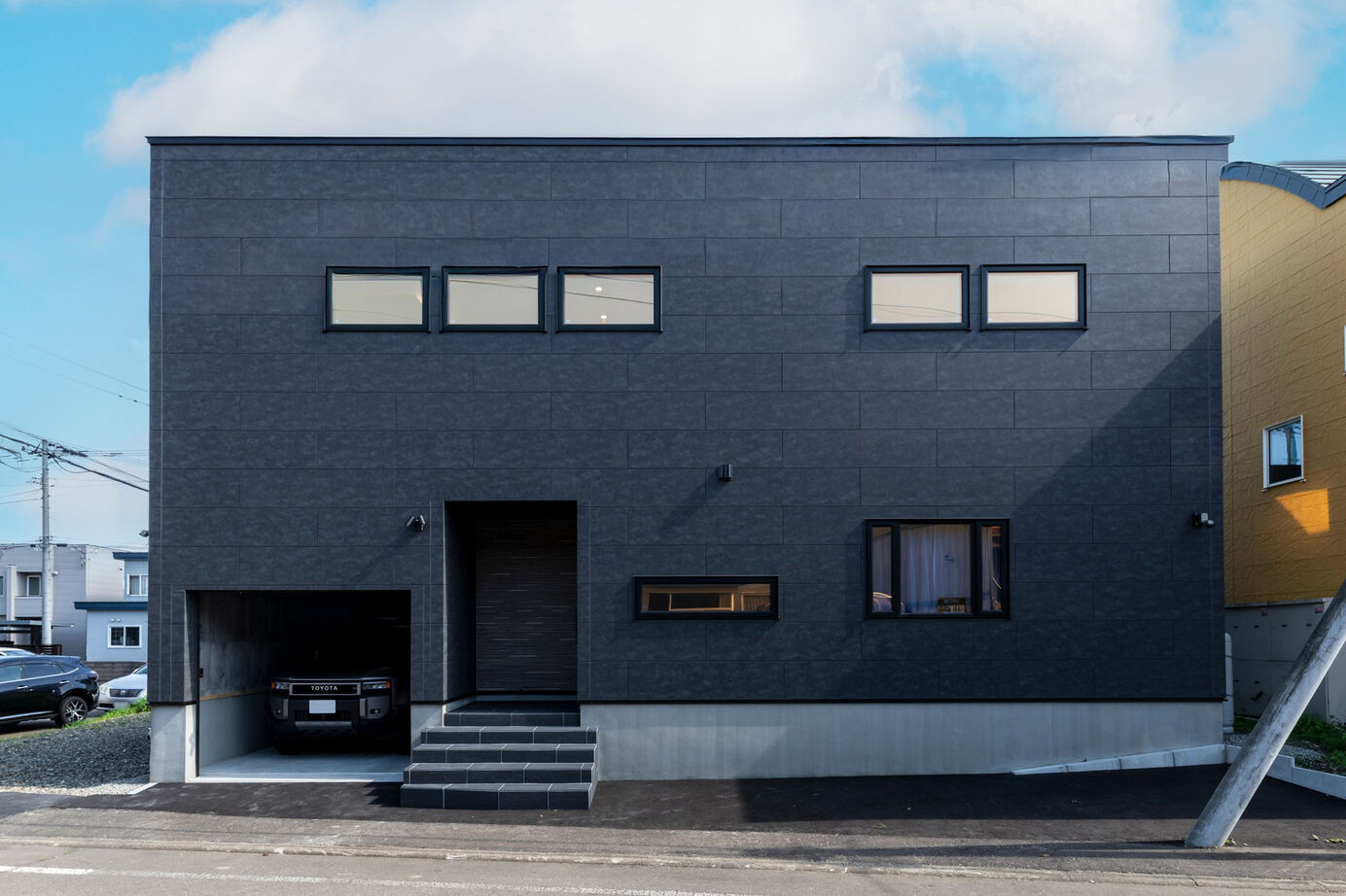 アーキテックプランニング 変わらない暮らしやすさの中で趣味を満喫する、日常と非日常を移ろうガレージハウスの建築実例画像