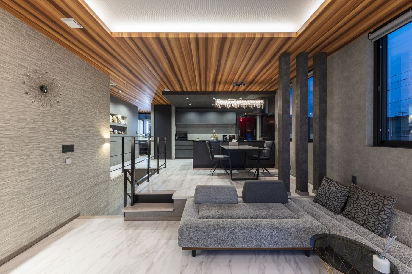 アーキテックプランニング 洗練された大人空間、ホテルライクな内装が美しいラグジュアリーなガレージハウスの建築実例画像4