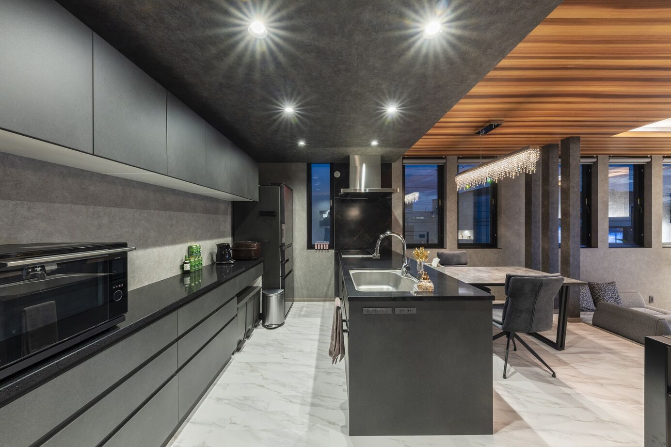 アーキテックプランニング 洗練された大人空間、ホテルライクな内装が美しいラグジュアリーなガレージハウスの建築実例画像6