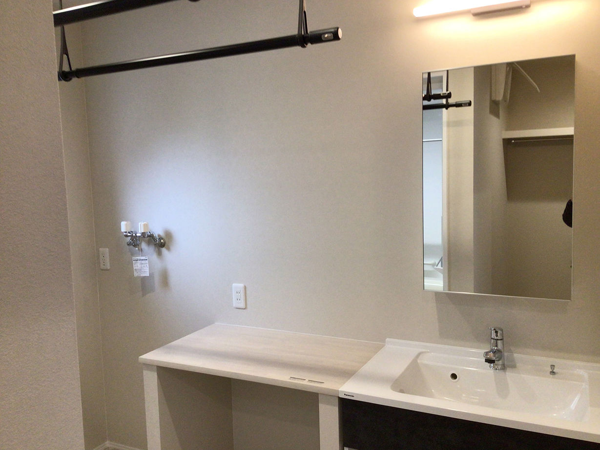 榎本建設 【2000万円台後半｜間取り図有】リビングに小上がりスペースがあり、人が集まって楽しく過ごす家の建築実例画像5