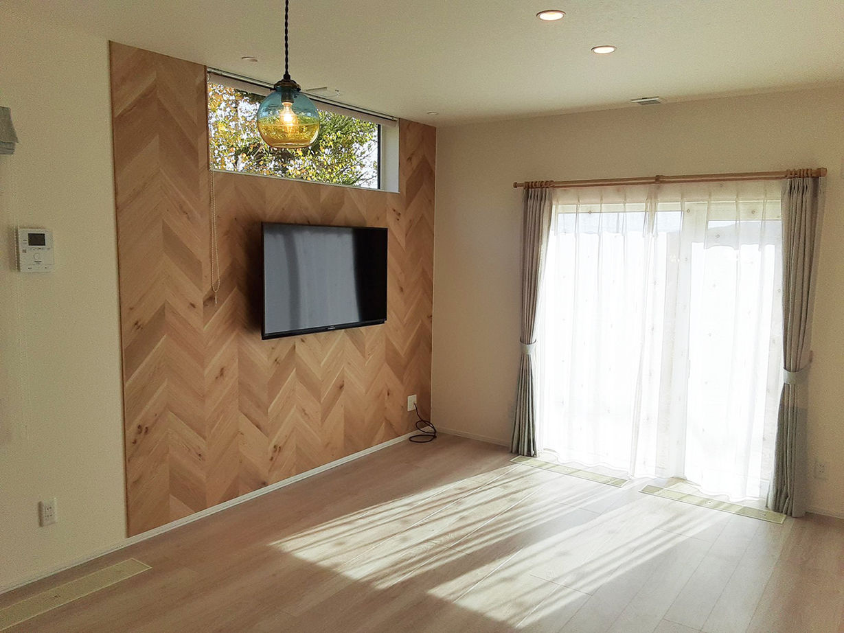 榎本建設 【2000万円台後半｜間取り図有】豪雪地帯のインナーガレージがあるナチュラルテイストの家の建築実例画像1