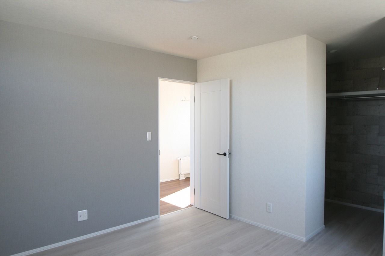 榎本建設 【2000万円台後半｜間取り図有】室内をぐるりと一周できる回遊動線。収納力もたっぷりな家の建築実例画像6