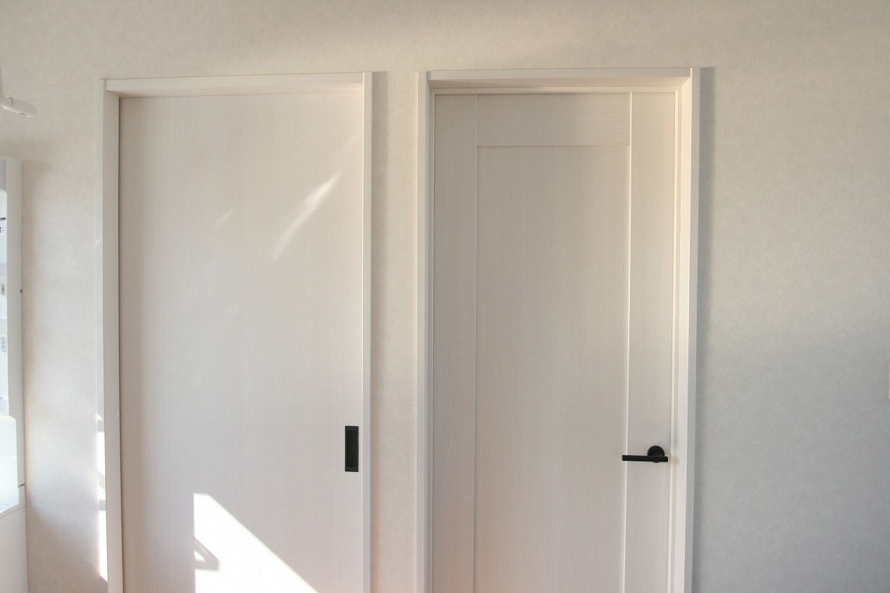 榎本建設 【2000万円台後半｜間取り図有】室内をぐるりと一周できる回遊動線。収納力もたっぷりな家の建築実例画像7