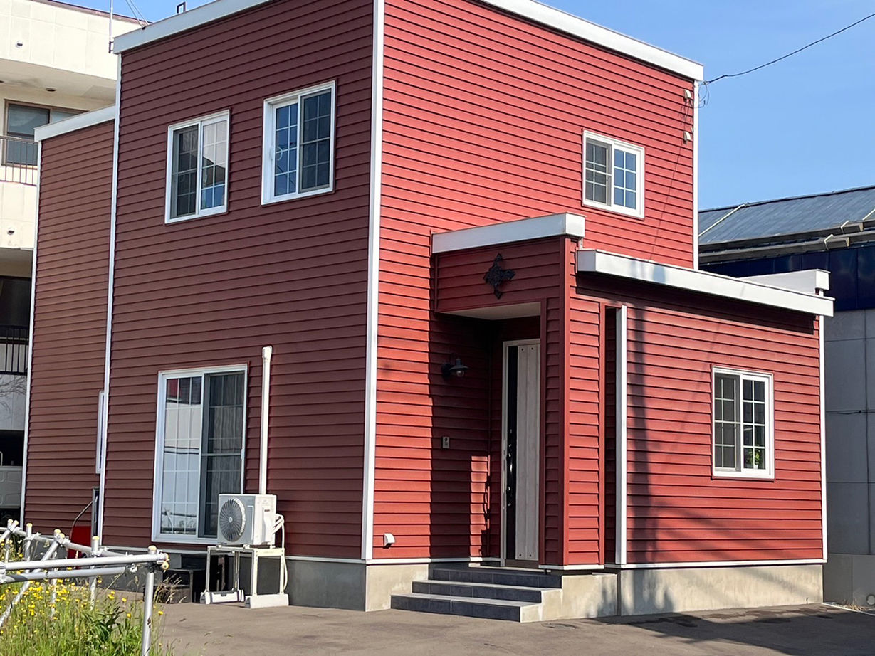 榎本建設 【2000万円台後半｜26.5坪｜間取り図有】おしゃれな夫婦が選んだ、ヴィンテージ風の輸入住宅の建築実例画像